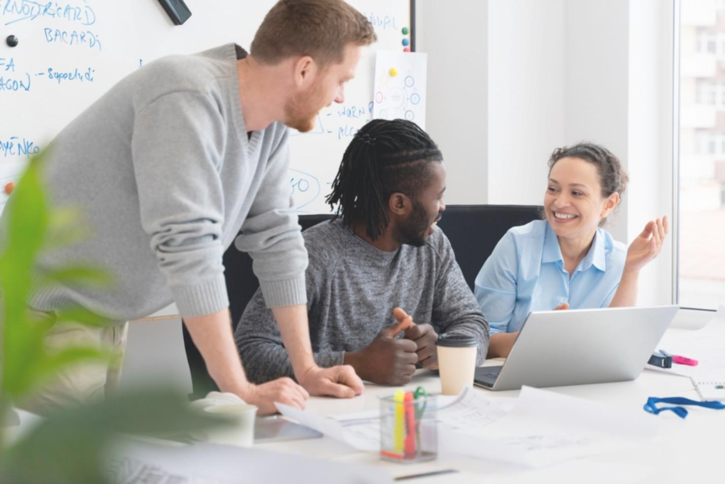 Geschäftsbesprechung im modernen Büro